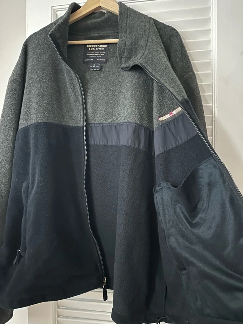 Vintage YTK Abercrombie & Fitch Men's Two-Tone Gray & Black Fleece Jacket